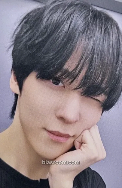 Yunho GOLDEN HOUR : Part.4 Photocard - ATEEZ - ATEEZ K-pop photocard