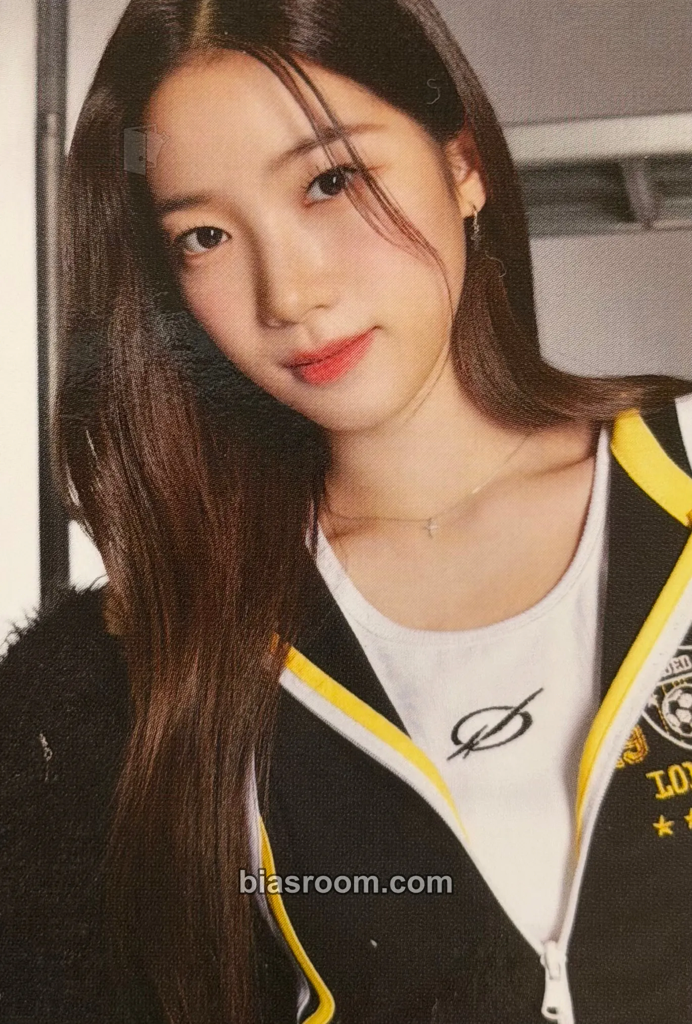 Kazuha 'Fearnada' 2023 S/S Photocard - LE SSERAFIM - LE SSERAFIM K-pop photocard