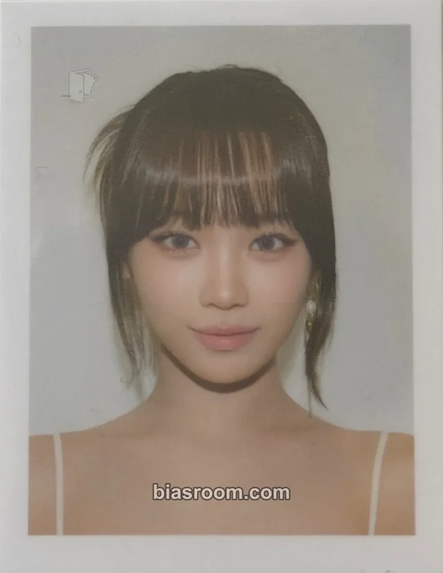 LE SSERAFIM - Kim Chaewon - Easy Crazy Hot Tour Encore (2025/26) Event id photo keyring merch photocard korea