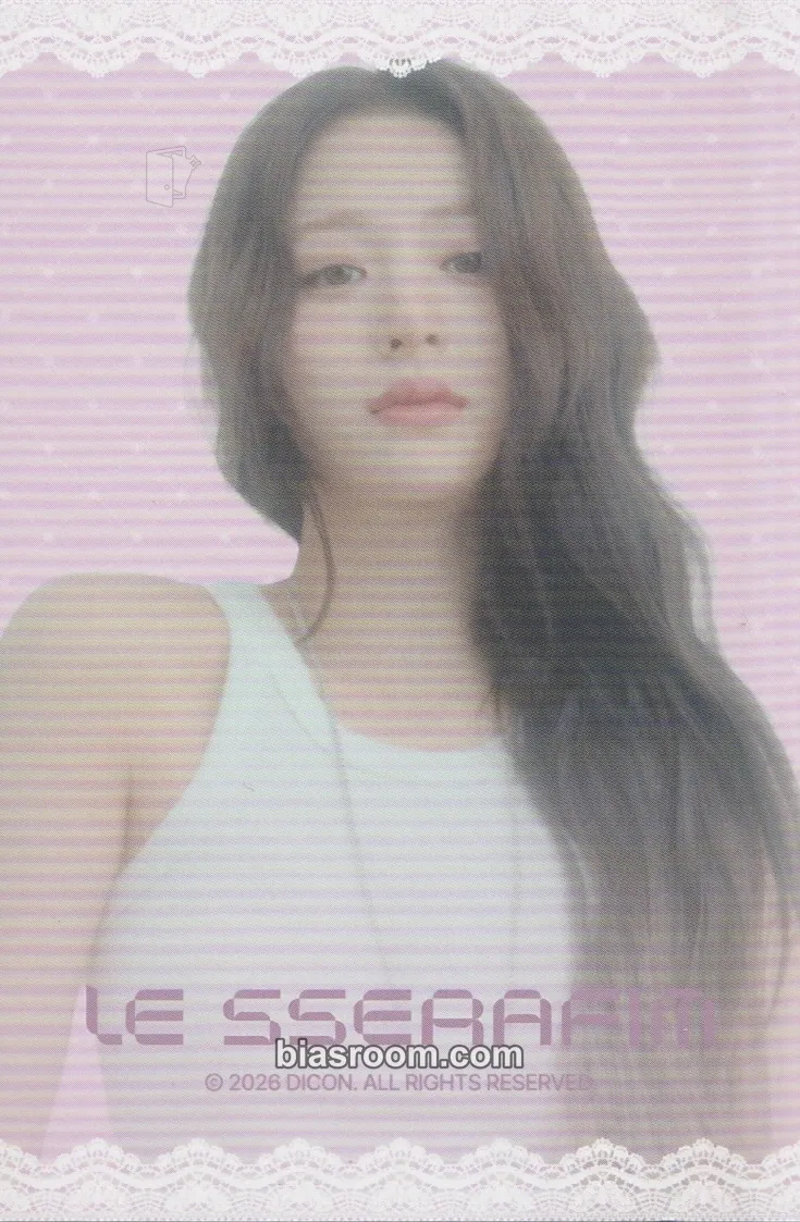 Huh Yunjin D'ICON Issue N°32 Photocard - LE SSERAFIM - LE SSERAFIM K-pop photocard