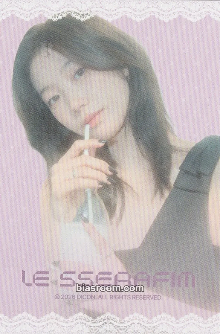 Kazuha D'ICON Issue N°32 Photocard - LE SSERAFIM - LE SSERAFIM K-pop photocard