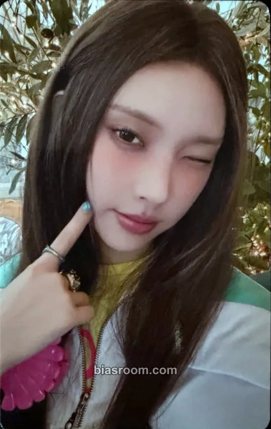 Yunah MAMIHLAPINATAPAI Photocard - ILLIT - ILLIT K-pop photocard