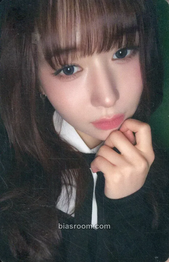 Momona WHO I AM Photocard - ME:I - ME:I K-pop photocard