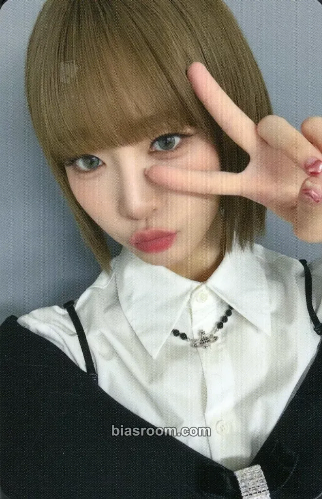Shizuku WHO I AM Photocard - ME:I - ME:I K-pop photocard