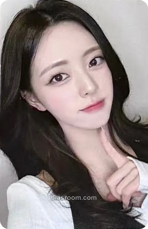 Yuna Ice Cream Photocard - ITZY - ITZY K-pop photocard
