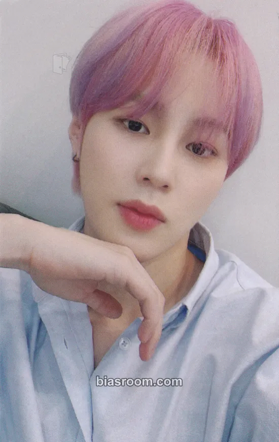 Ha Sung Woon Sneakers Photocard - Ha Sung Woon K-pop photocard