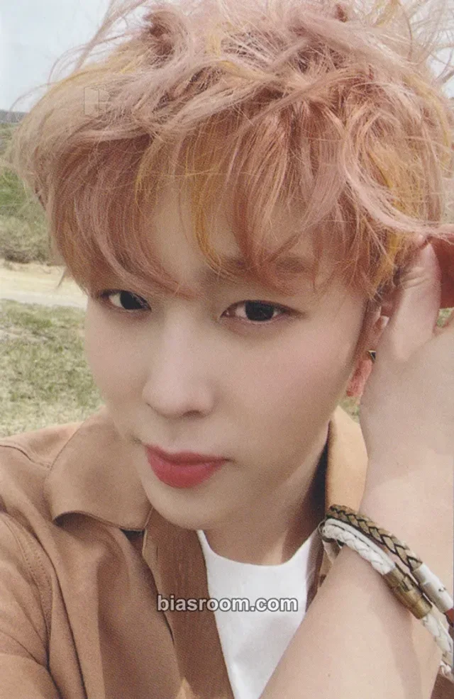 Ha Sung Woon - Ha Sung Woon - Sneakers Album album photocard breeze version