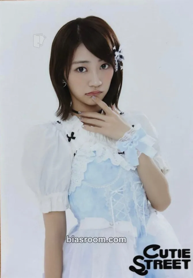 Kana Itakura 5-Photo Set - LARME Costume Edition Photocard - Cutie Street - Cutie Street K-pop photocard