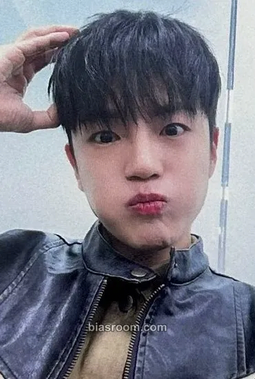Lee Jiham My Girl : ‘My Choice’ Photocard - A.C.E - A.C.E K-pop photocard