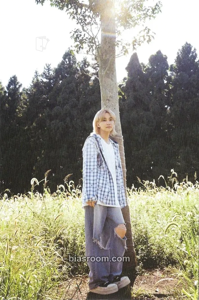 Jeonghan Jeonghan 'WANDERLUST' Photobook Photocard - SEVENTEEN - SEVENTEEN K-pop photocard