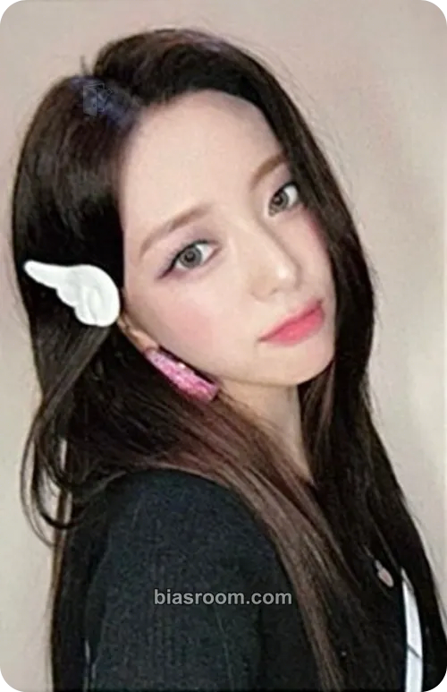 Yuna Ice Cream Photocard - ITZY - ITZY K-pop photocard