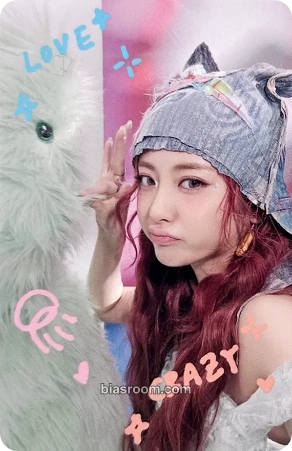 Huh Yunjin CRAZY (Japanese Ver.) Photocard - LE SSERAFIM - LE SSERAFIM K-pop photocard