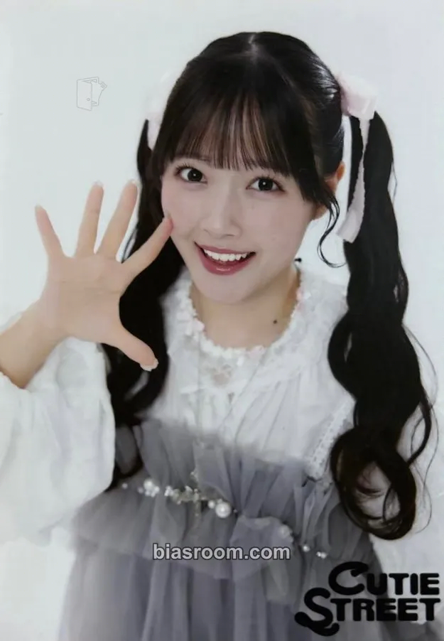 Emiru Kawamoto 5-Photo Set - LARME Costume Edition Photocard - Cutie Street - Cutie Street K-pop photocard