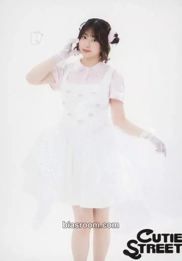 Haruka Sakuraba 5-Photo Set - LARME Costume Edition Photocard - Cutie Street - Cutie Street K-pop photocard