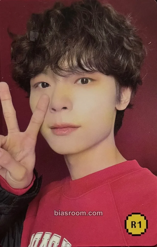 LUCY - Yechan - Insert Coin Album double-sided album photocard