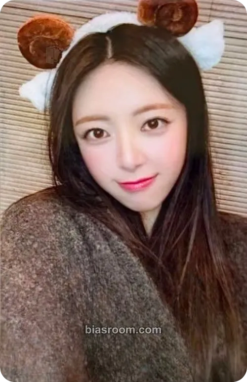 Yuna Ice Cream Photocard - ITZY - ITZY K-pop photocard
