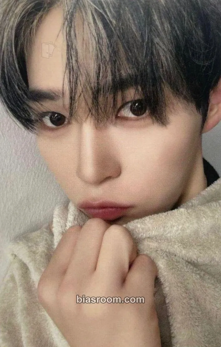 Hanbin Prezent Photocard - ZEROBASEONE - ZEROBASEONE K-pop photocard