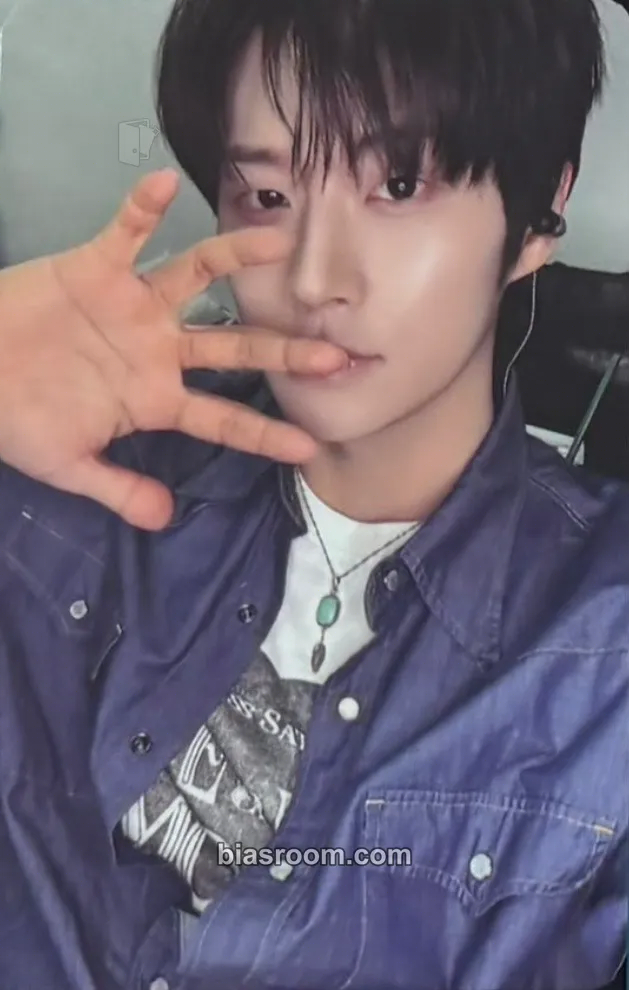 Uchan 01 Photocard - V01D - V01D K-pop photocard