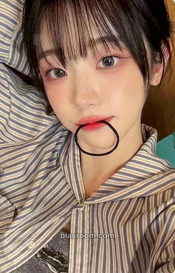 Chodan Algorithm's Blossom Photocard - QWER - QWER K-pop photocard