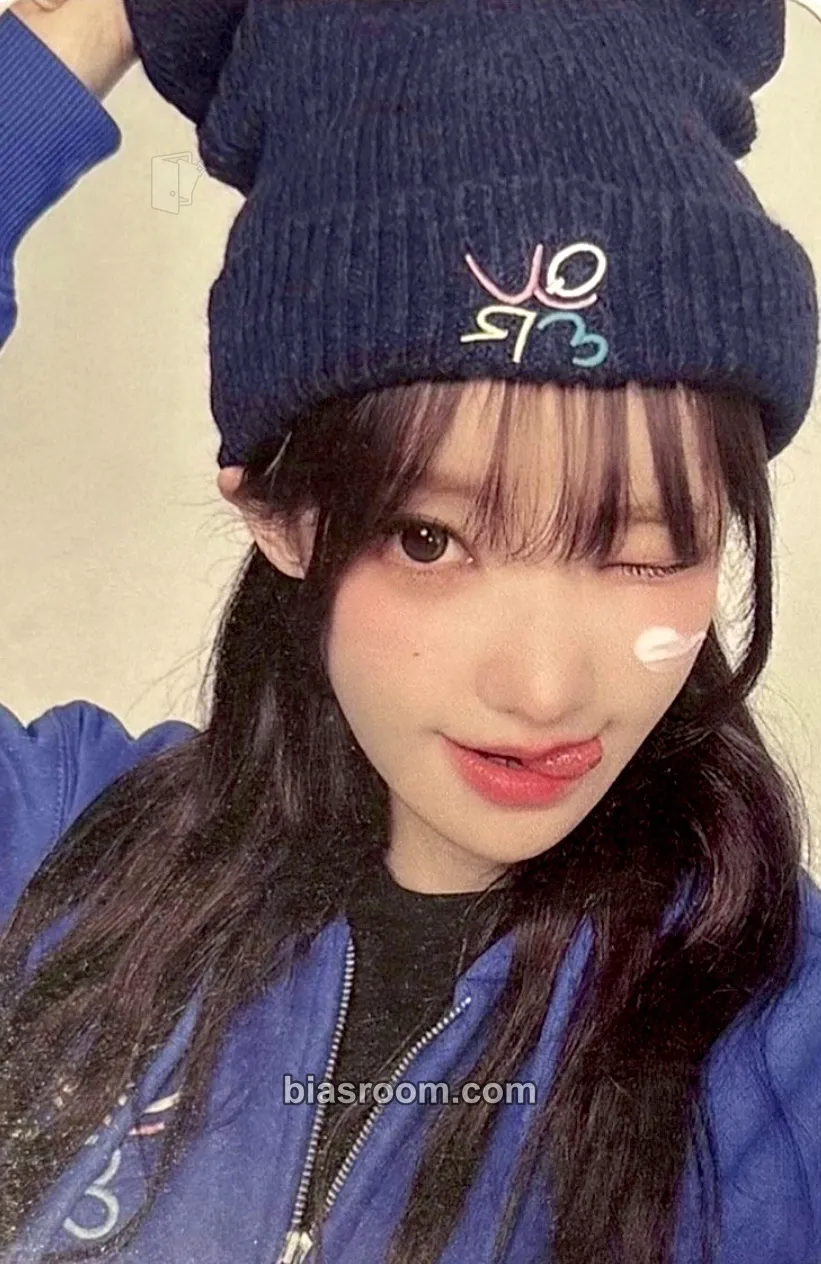 Magenta Algorithm's Blossom Photocard - QWER - QWER K-pop photocard