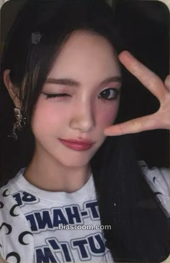 Yuha HEARTS2HEARTS - Teenieping MD Photocard - Hearts2Hearts - Hearts2Hearts K-pop photocard