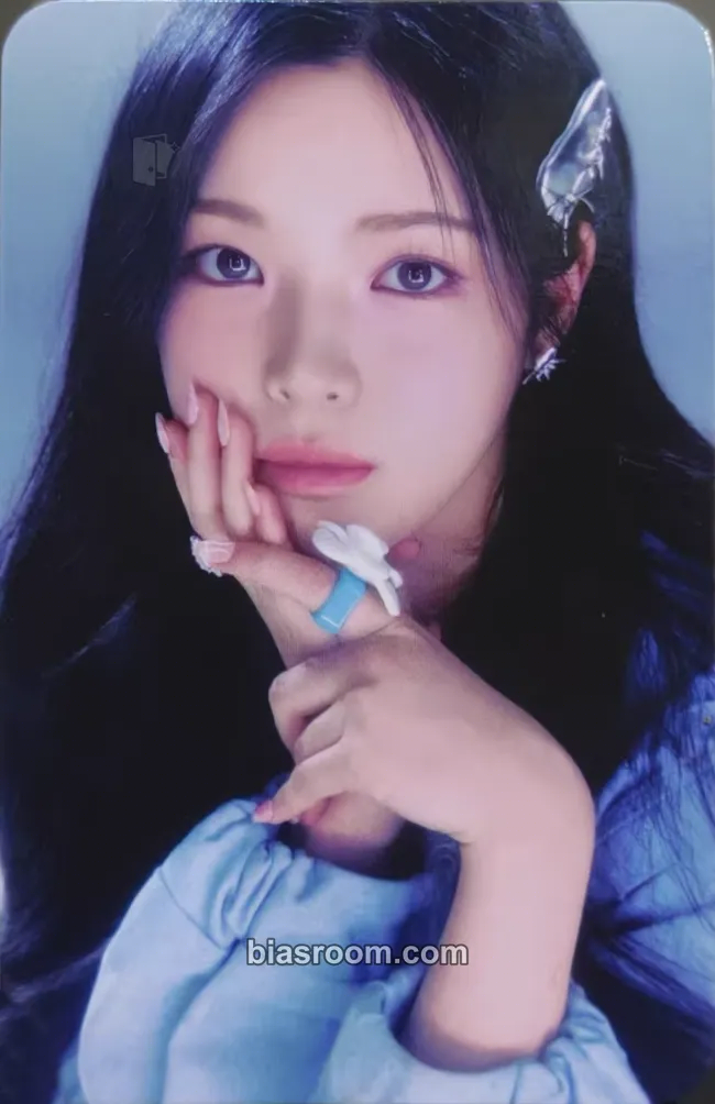 Yuha SMTOWN Live 2025 Photocard - Hearts2Hearts - Hearts2Hearts K-pop photocard
