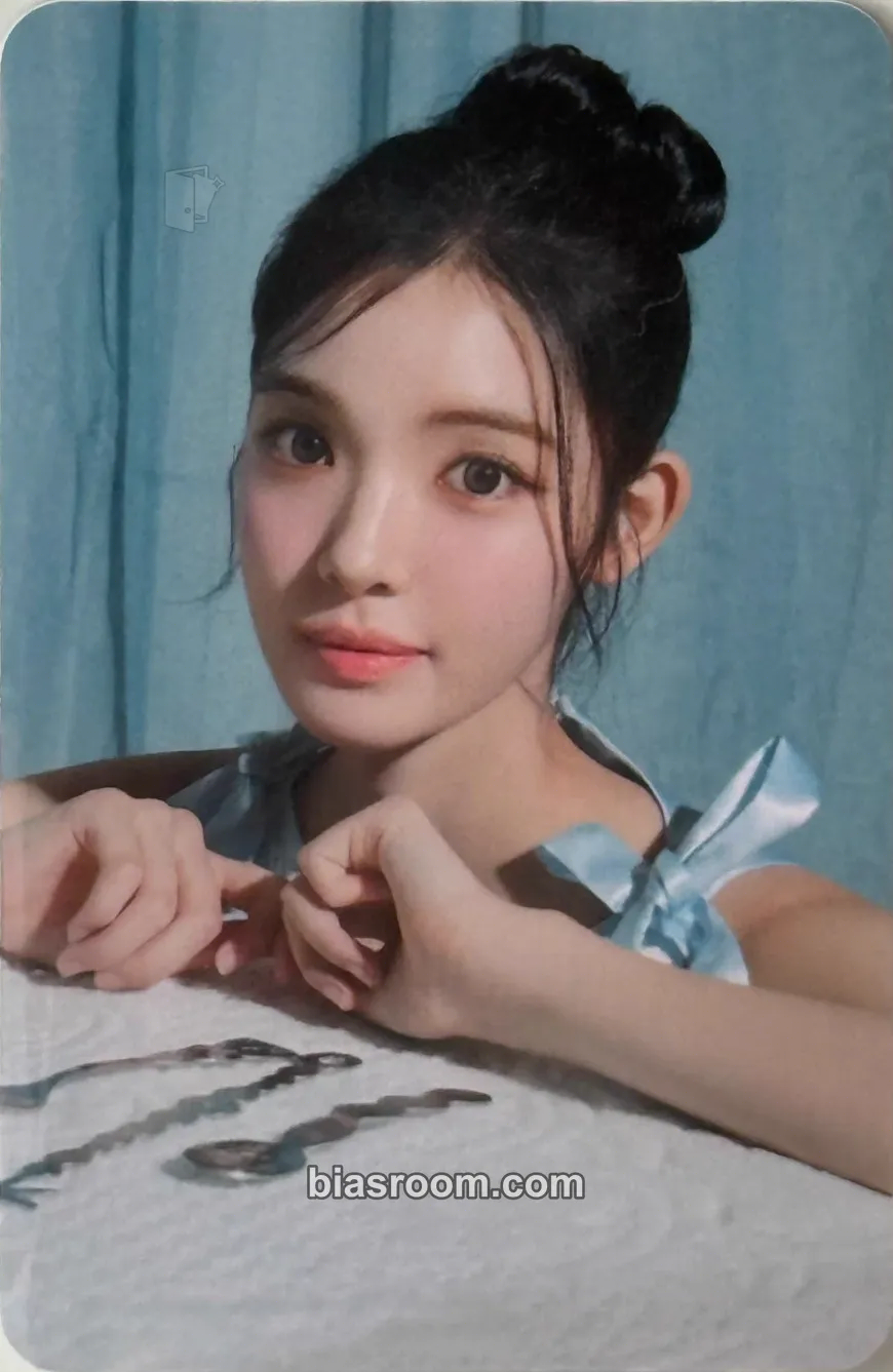Yuha House of H : Hide And Seek Photocard - Hearts2Hearts - Hearts2Hearts K-pop photocard