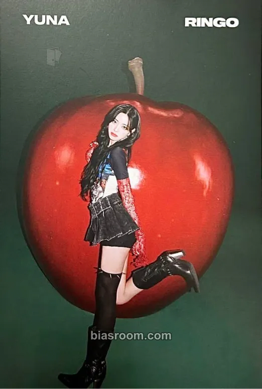Yuna Ringo Photocard - ITZY - ITZY K-pop photocard