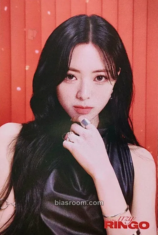 Yuna Ringo Photocard - ITZY - ITZY K-pop photocard