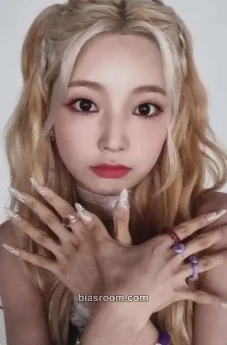 Yeonhee Flash Photocard - Rocket Punch - Rocket Punch K-pop photocard