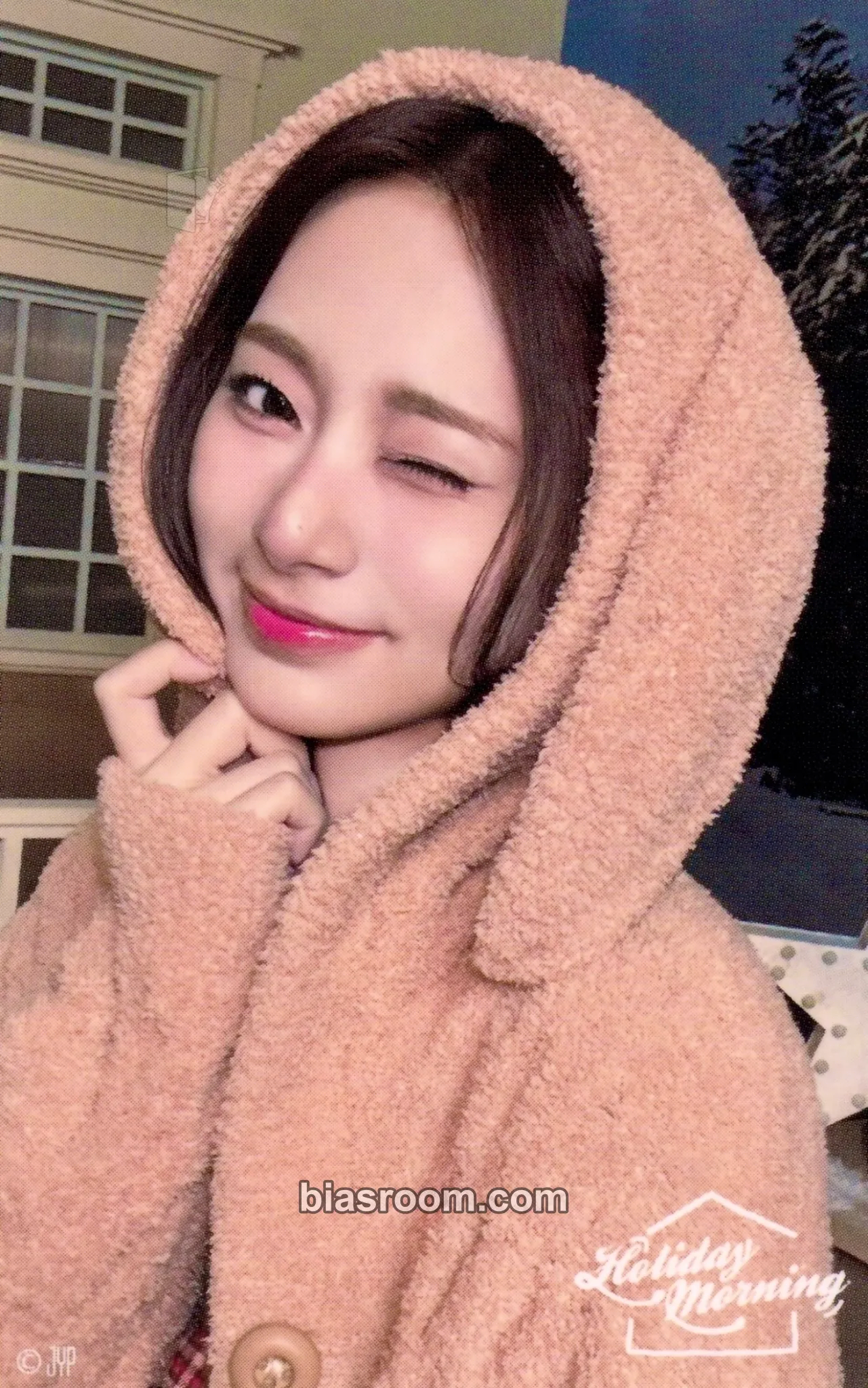Tzuyu 2025 JYP JAPAN POP-UP "Holiday Morning" Photocard - TWICE - TWICE K-pop photocard