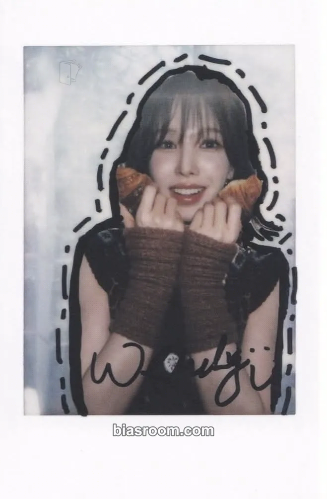 Wendy WAVES MAGAZINE Photocard - Red Velvet - Red Velvet K-pop photocard