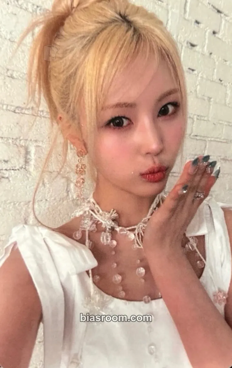 Hwayeon As If Photocard - ifeye - ifeye K-pop photocard