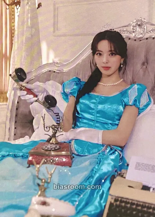 Yuna The 2nd Fan Meeting ITZY, MIDZY, Let's Fly! "To Wonder World" Photocard - ITZY - ITZY K-pop photocard