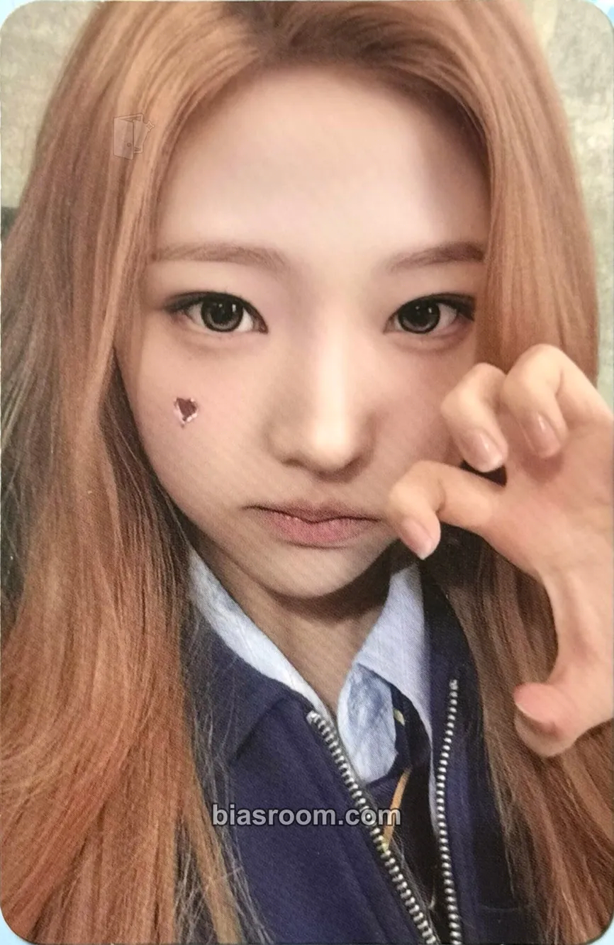 Stella Hearts2House Photocard - Hearts2Hearts - Hearts2Hearts K-pop photocard