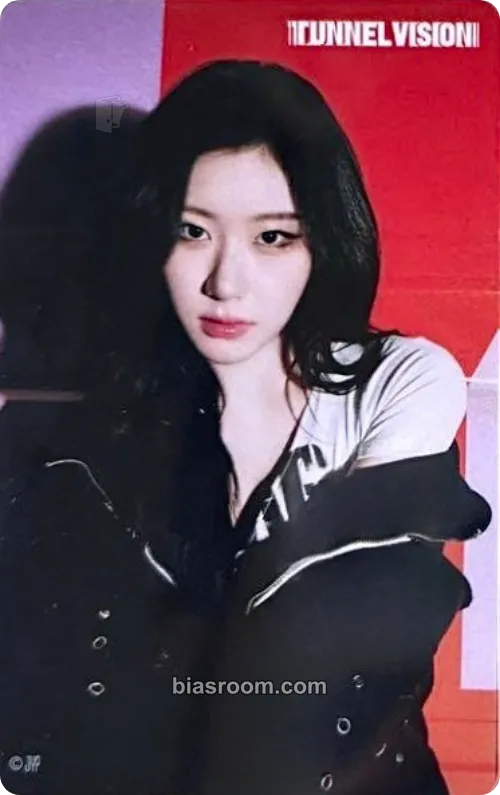 Chaeryeong ITZY 3rd World Tour 'Tunnel Vision' Photocard - ITZY - ITZY K-pop photocard