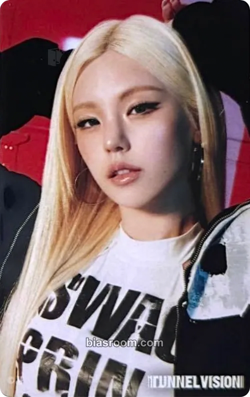 Yeji ITZY 3rd World Tour 'Tunnel Vision' Photocard - ITZY - ITZY K-pop photocard