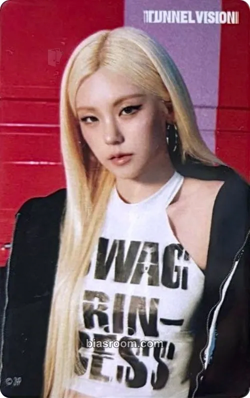 Yeji ITZY 3rd World Tour 'Tunnel Vision' Photocard - ITZY - ITZY K-pop photocard
