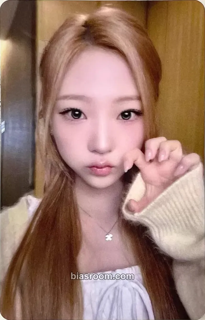 Stella FOCUS Photocard - Hearts2Hearts - Hearts2Hearts K-pop photocard