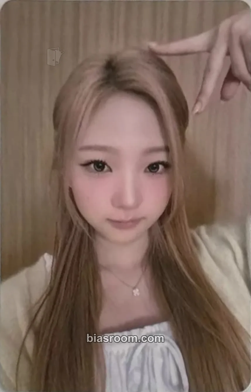 Stella FOCUS Photocard - Hearts2Hearts - Hearts2Hearts K-pop photocard