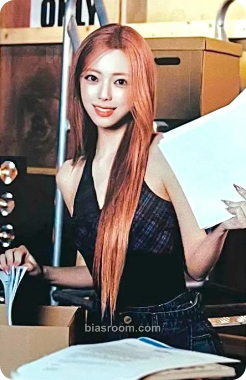 Yuna The 4th Fan Meeting ITZY, MIDZY, Let's Fly! "On Air" Photocard - ITZY - ITZY K-pop photocard