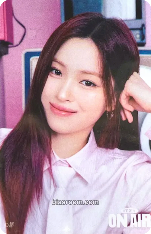 Ryujin The 4th Fan Meeting ITZY, MIDZY, Let's Fly! "On Air" Photocard - ITZY - ITZY K-pop photocard