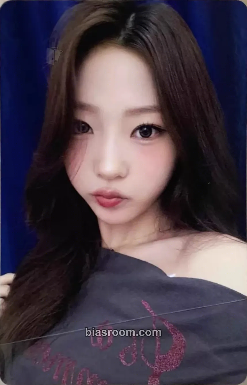 Stella The Chase Photocard - Hearts2Hearts - Hearts2Hearts K-pop photocard