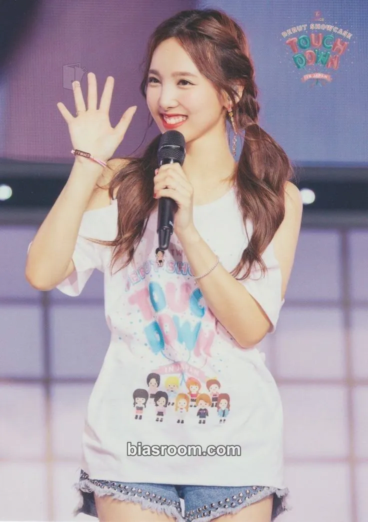 Nayeon Twice Debut Showcase "Touchdown in Japan" Photocard - TWICE - TWICE K-pop photocard