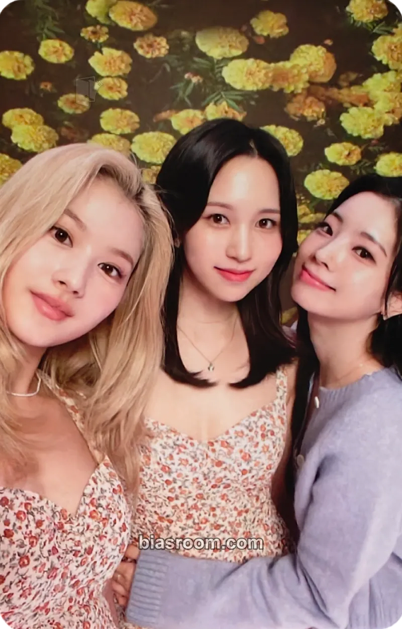 D'ICON DFESTA Twice Dispatch 10th anniversary Photocard - TWICE - TWICE K-pop photocard