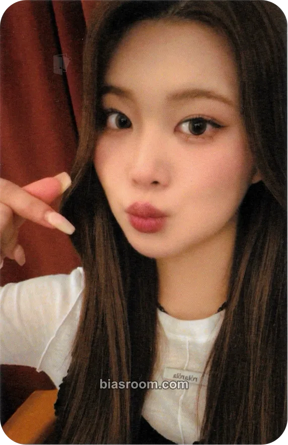 Swan 2025 'A Violet to Remember' Tour Photocard - PURPLE KISS - PURPLE KISS K-pop photocard