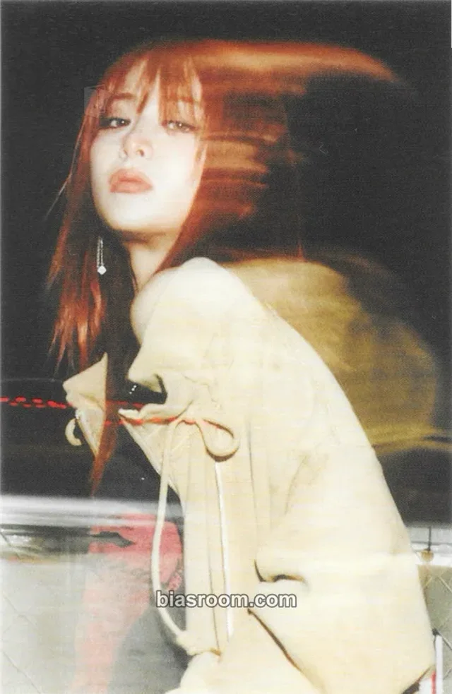 LE SSERAFIM - Huh Yunjin - DIFFERENT Album tower records japan pob (pre-order benefit) sticker