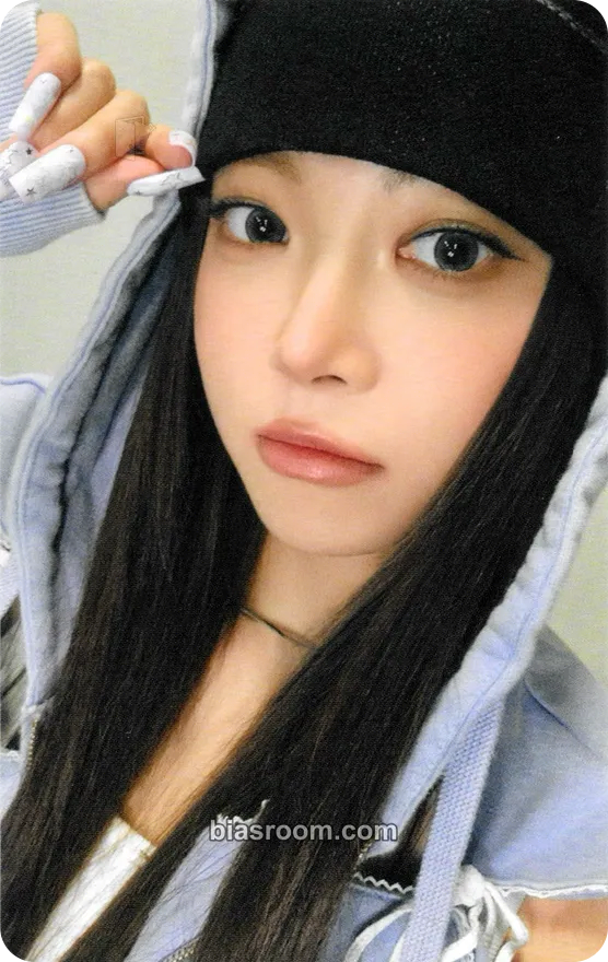Hong Eunchae DIFFERENT Photocard - LE SSERAFIM - LE SSERAFIM K-pop photocard