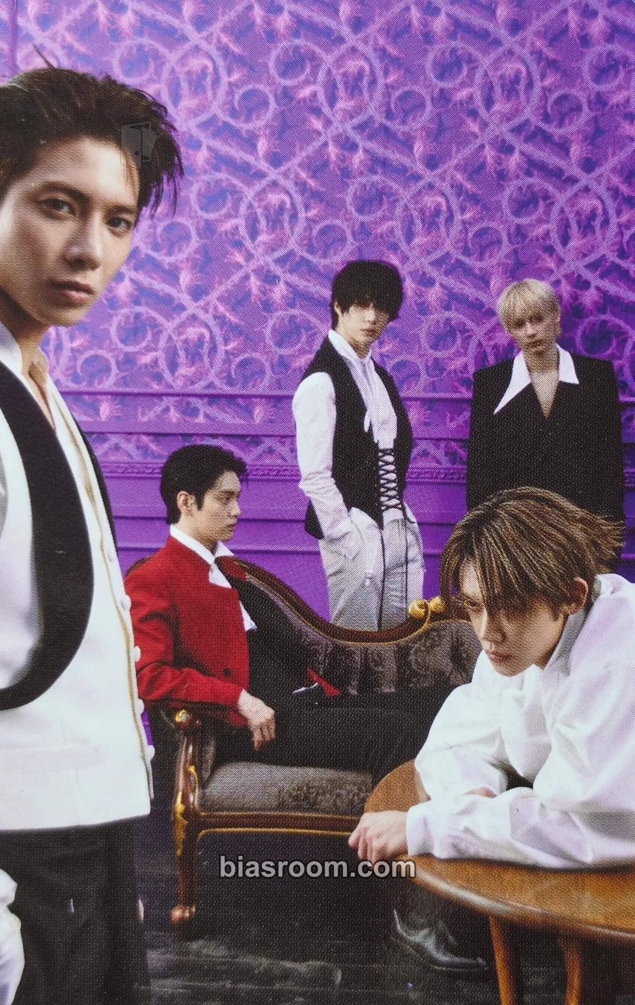 7TH YEAR: A Moment of Stillness in the Thorns Photocard - TOMORROW X TOGETHER - TOMORROW X TOGETHER K-pop photocard