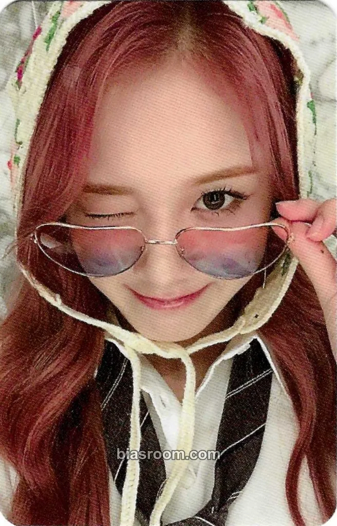 J Metamorphic Photocard - STAYC - STAYC K-pop photocard